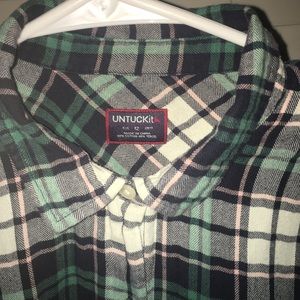 Untuckit women’s shirt